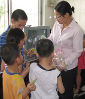 2011年儿童节到新会福利院慰问